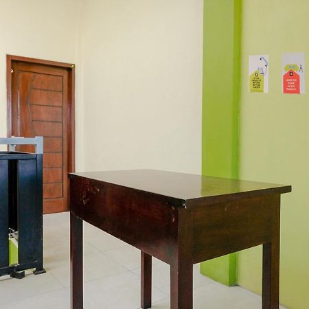 Zulfina Homestay Syariah Mitra Reddoorz Banyuwangi  Kültér fotó