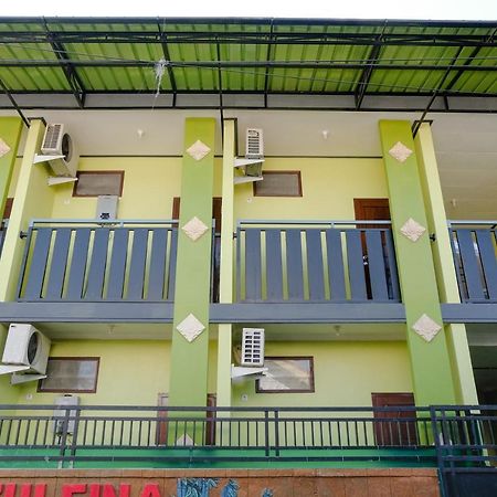 Zulfina Homestay Syariah Mitra Reddoorz Banyuwangi  Kültér fotó