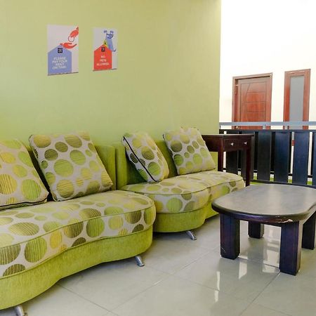 Zulfina Homestay Syariah Mitra Reddoorz Banyuwangi  Kültér fotó
