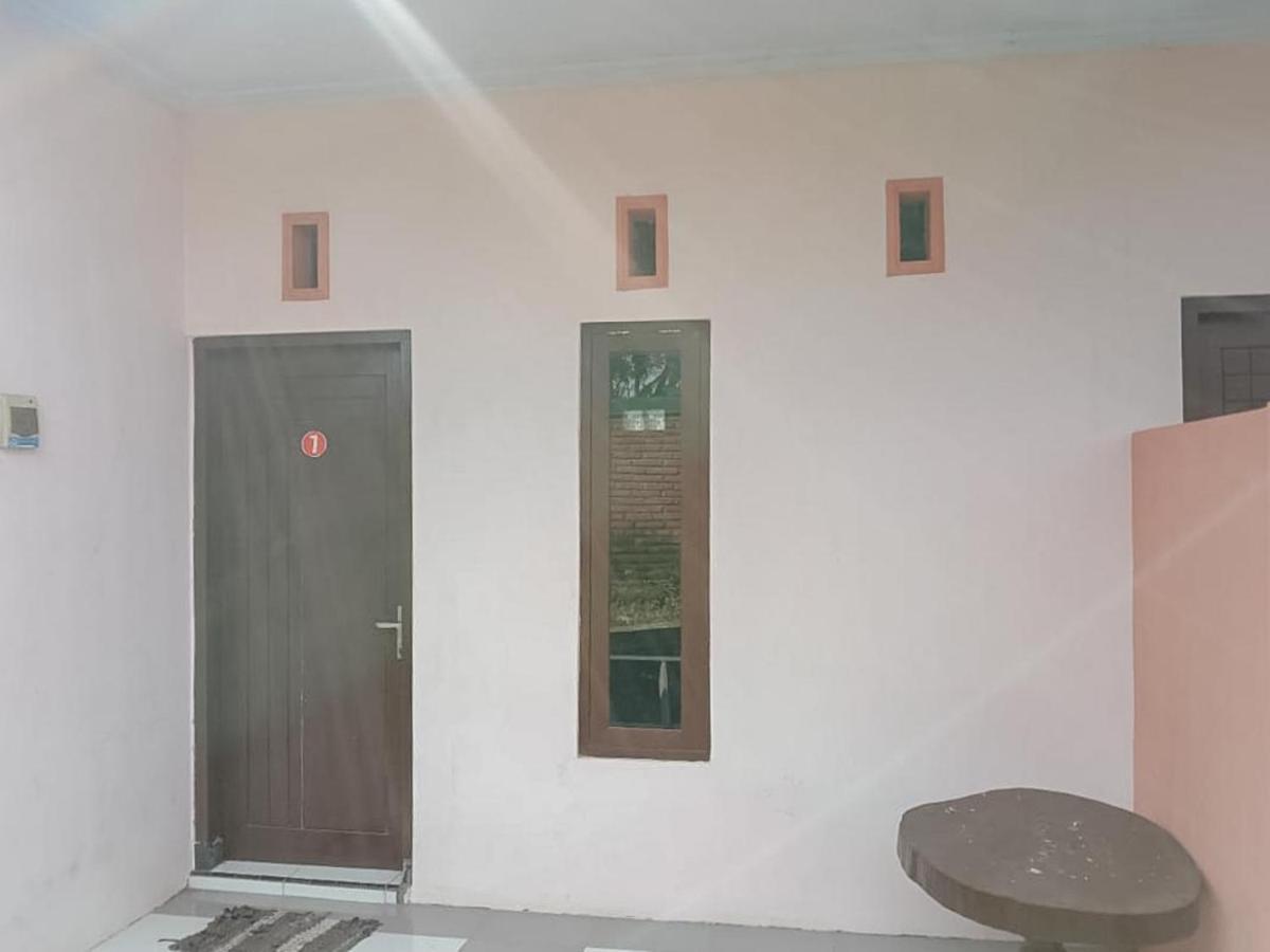Zulfina Homestay Syariah Mitra Reddoorz Banyuwangi  Kültér fotó