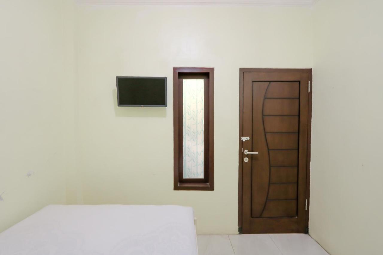 Zulfina Homestay Syariah Mitra Reddoorz Banyuwangi  Kültér fotó