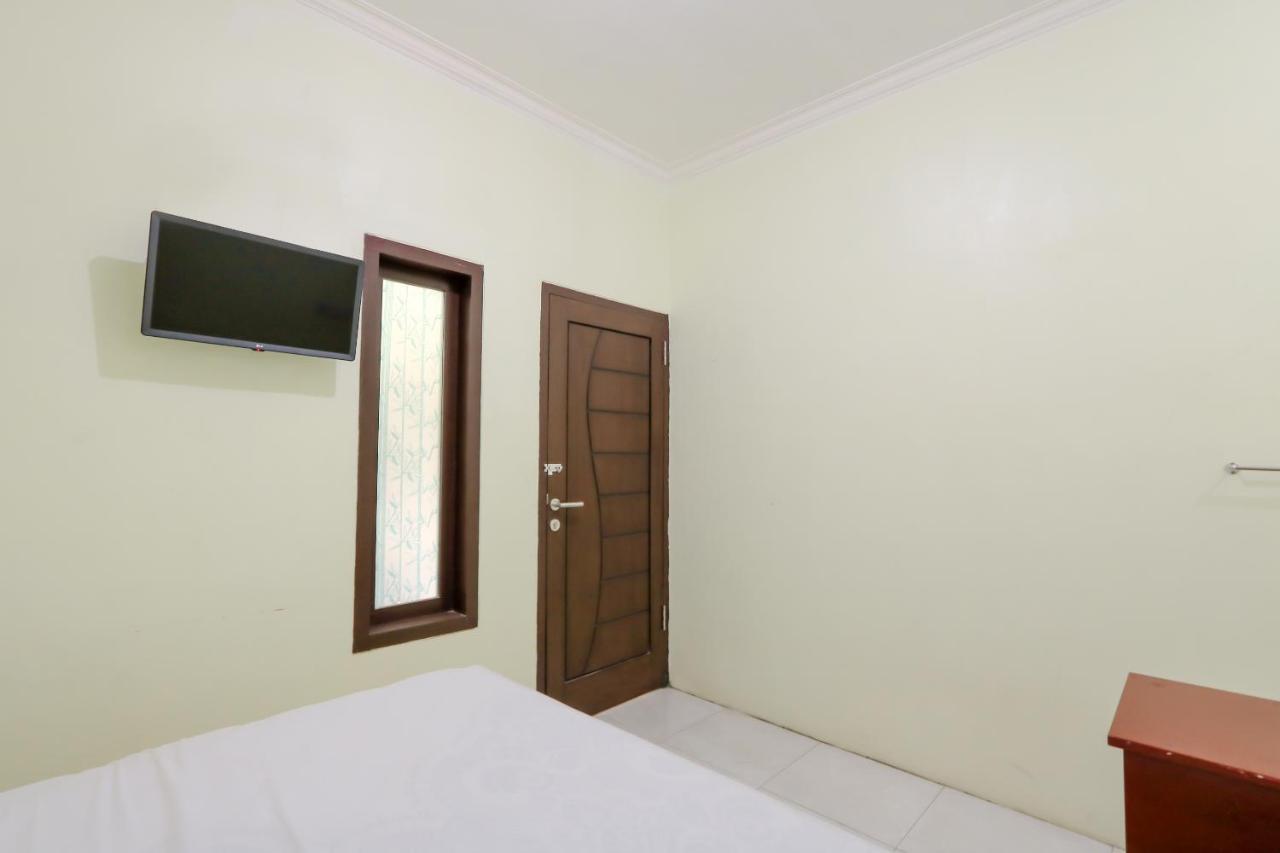 Zulfina Homestay Syariah Mitra Reddoorz Banyuwangi  Kültér fotó