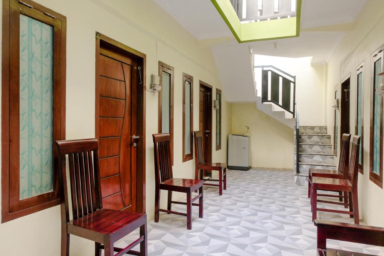 Zulfina Homestay Syariah Mitra Reddoorz Banyuwangi  Kültér fotó