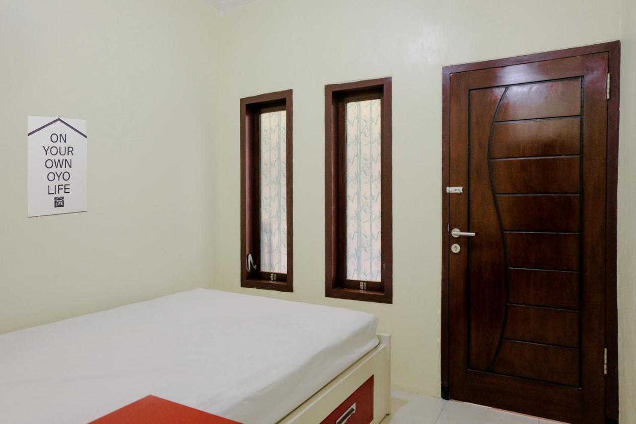 Zulfina Homestay Syariah Mitra Reddoorz Banyuwangi  Kültér fotó