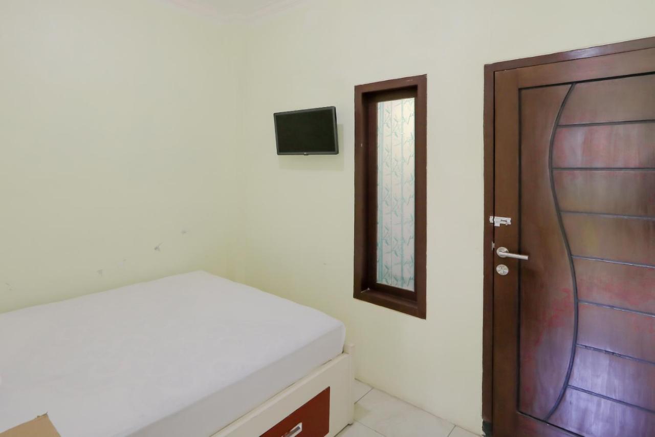 Zulfina Homestay Syariah Mitra Reddoorz Banyuwangi  Kültér fotó