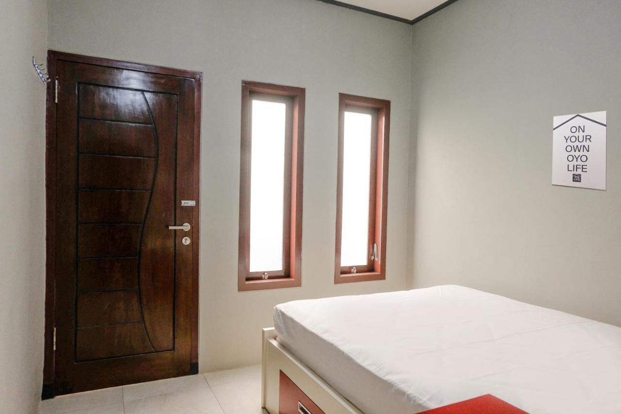 Zulfina Homestay Syariah Mitra Reddoorz Banyuwangi  Kültér fotó